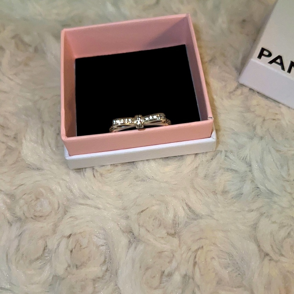 Authentic Pandora bow ring!